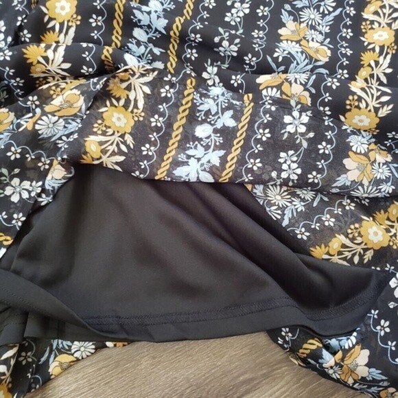 Lulu's Black Floral Longsleeve Ruffle Shift Dress Size Small Chainlink - Picture 7 of 9